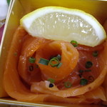 ア・ラ・プラージュ - ②タスマニアサーモンのマリネ柚子胡椒風味