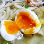 手打十段 うどんバカ一代 - 釜かけうどん　半熟卵天のせ