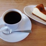 ブレンドコーヒーとチーズケーキ