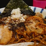 あら焚き中華 さんト - 卓上ブラックペッパーをガリガリ×好みの回数♡旨いらしい