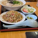 うちだラーメン - Aセット(ラーメン、小焼きめし)　ラーメン大盛に変更