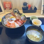 Sunset - 海鮮丼定食。海を眺めたいならカウンター席を是非^_^