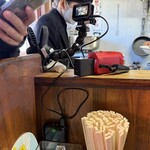らーめん専門ながしま - オモウマスタッフも撮影しながら、お手伝い。