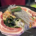 ヨンチャンプルコギ - 旨辛サムギョプサル鍋