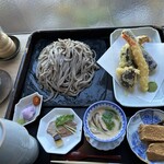 鹿落堂 - 玄挽き十割蕎麦御膳（そば大盛り）薬味はわさび、辛味大根、がんずり。お好みでゲランド塩を付けて。