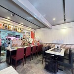 ビストロ鉄板もんじゃ SAWAKAMI - 内観