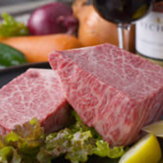 Enjoy high-quality, top-quality Japanese black beef at a reasonable price ☆