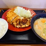 かつや - 料理写真:トンテキとチキンカツ定食(とん汁(大)変更)、海老フライ