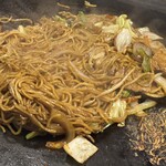 港町の鉄板焼 - 〆の焼きそば