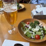 エル・バローロ - 料理写真:ビール＆サラダ