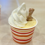 富士朝霧高原　富士ミルクランド - ソフトジェラート（三ヶ日みかん）