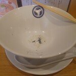 らーめん 一葉 - 完食　器下に一葉の文字　完食の証です