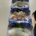 田子の浦港 漁協食堂 - 刺身3種(上からヒラメ、ホタテ、イカ)