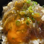 田子の浦港 漁協食堂 - 黄身と混ぜるとより美味さが増す