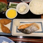磯丸水産 藤沢南口本通り店 - 厚切り甘塩鮭定食