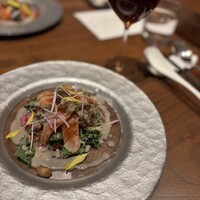 カントニーズ 燕 - 富士山湧水マスの刺身サラダ仕立て キノコ醤と梨のヴィネグレット揚げピーナッツと甘酢野菜のアクセント