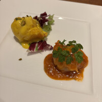 カントニーズ 燕 - 海老のヘルシーマンゴーマヨネーズソース と 海老のウコン入りチリソース