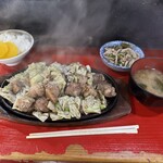 鉄板焼肉 大当り 本店 - 焼肉一人前半¥1490