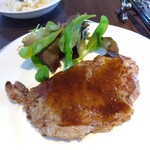 川崎日航ホテル カフェレストラン「ナトゥーラ」 - ステーキ（一枚め）