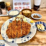 吉平 - リブロース（200g）とごはん（ふつう）とみそ汁