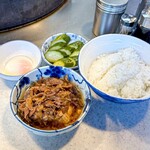 きつねや - 肉どうふ・ごはん並・半熟卵・おしんこ