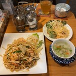 プロォーイ タイ料理 - パッタイ ランチセット  1,250円