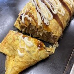 お好み焼き 玉子焼き いまい - 断面　実は正しい食べ方が分かりません。。