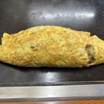 お好み焼き 玉子焼き いまい - 完成形が目の前の鉄板に運ばれてきます