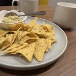 ワウィッチ - トルティーヤチップスwithアボカドディップ