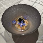 プチレストラン ブーケ・ド・フランス - 蝦夷鮑と北寄貝をキャビアの塩味と昆布出汁とトマトのジュで