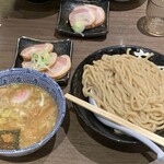 六厘舎 TOKYO - 「つけめん(大盛)」¥1100+「チャーシュー(3枚)」¥300