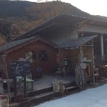 煉瓦堂朱とんぼ　いろり小屋 - かなり広い敷地で、みんなでわいわいできそうな場所
