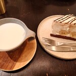 ヨウケル舎 - バナナタルトとホットミルク