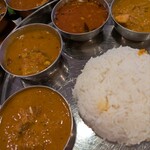 南インドレストランMARUDHU - 左からマトン、豆、ラッサム、チキン