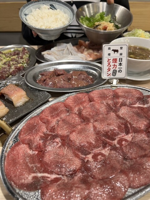 Taishu Horumon Yakiniku Kemuriki Tsurumai Ekimae Ten photo 3