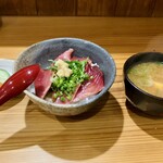 しんのすけ - ヤイトカツオ漬け丼(みそ汁・ぬかづけ付)