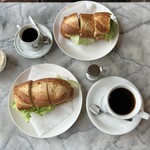 バール カフェジーニョ - 