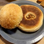 麹蔵屋 - タイ焼きカレーぱん、カマンベールくるみぱん