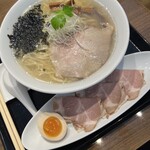 Fishmen - 貝と魚のあら炊き中華そば・麺大盛り・特製トッピング（チャーシュー・味玉）