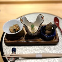 京橋 天冨良と鮨 いしい - 《左》鰻ざく　《中央》シャインマスカット白和　《右》バイ貝