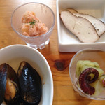 欧風カレー工房チロル - 明太ポテト・スモークチキン・ムール貝・タコのマリネ