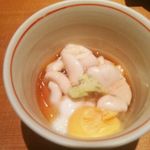 鮨小山 - 白子とウズラ卵を温めて