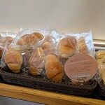 田園プラザベーカリー - 店内の様子 ①