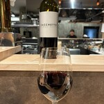 A Delicious Service - イタリア産赤ワインをグラスで