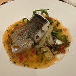 A Delicious Service - MAIN 1　宮古産 スズキ、火入れ最高で干草のソースが美味、セリもナイスアクセント
