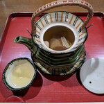 旬菜料理はたの - 色々きのこと真丈の土瓶蒸し