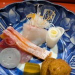 旬菜料理はたの - サーモン、鯉、渦巻き状のはサーモンの皮、泡醤油で！