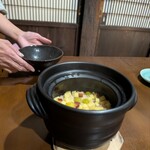 旬菜料理はたの - 土鍋ご飯…中は秋一色！さつまいも＆銀杏♪
