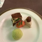 アランチェート - デザート盛り合わせ。ティラミス　栗のブランマンジェ　バジルとパインのジェラート。バジルのほのかな香りがとっても爽やかでした。