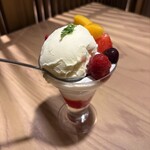 ゑぶりでい - ごろっとフルーツサンデー　(税込979円)